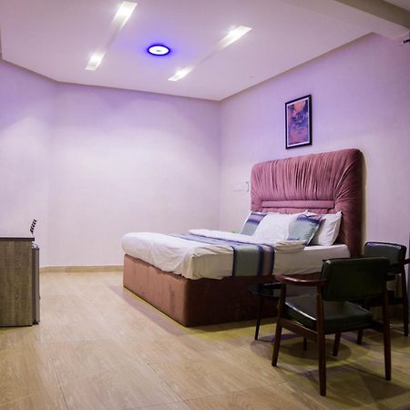 Vibes Suites Kaba Exterior photo