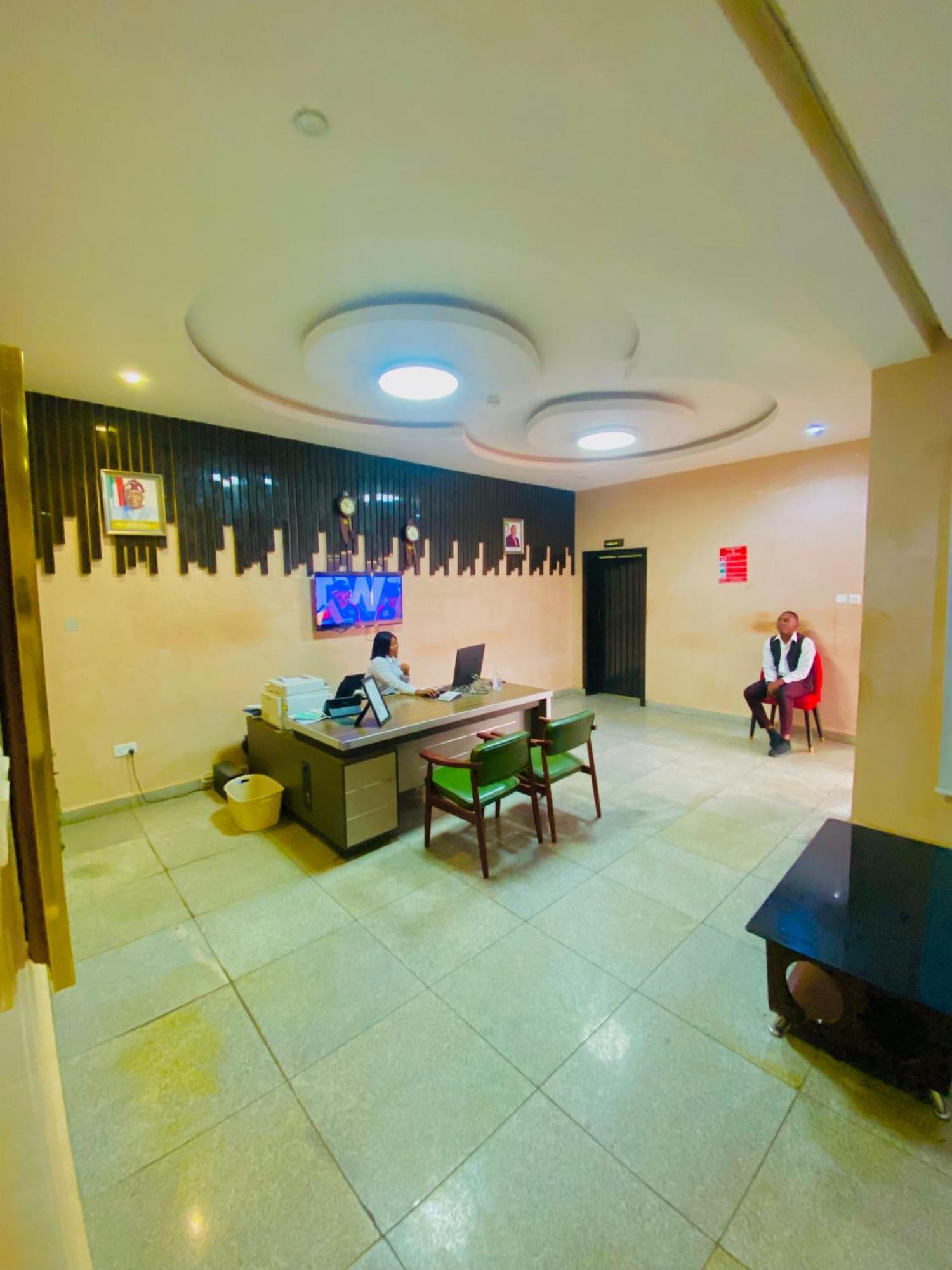 Vibes Suites Kaba Exterior photo