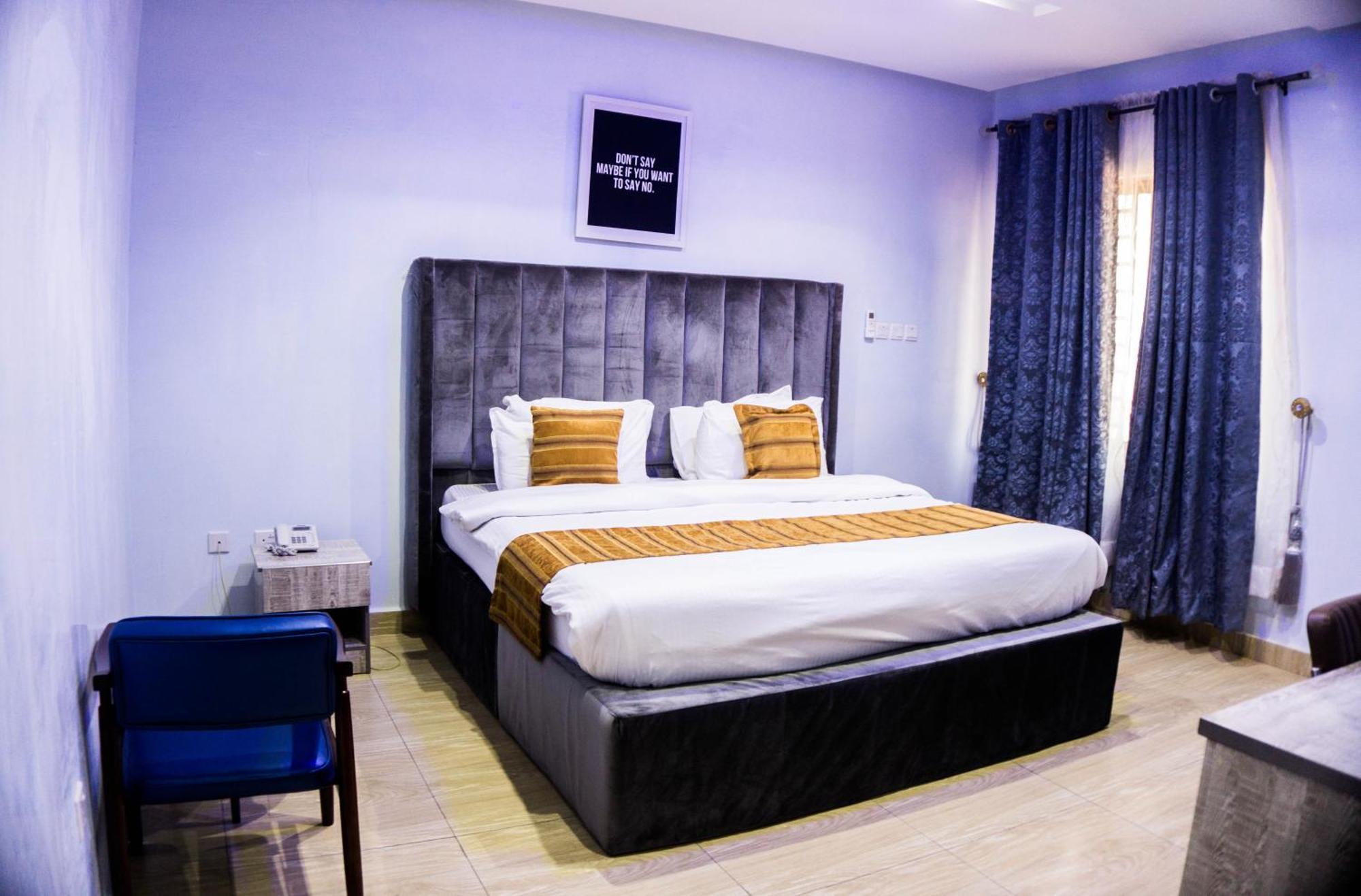 Vibes Suites Kaba Exterior photo