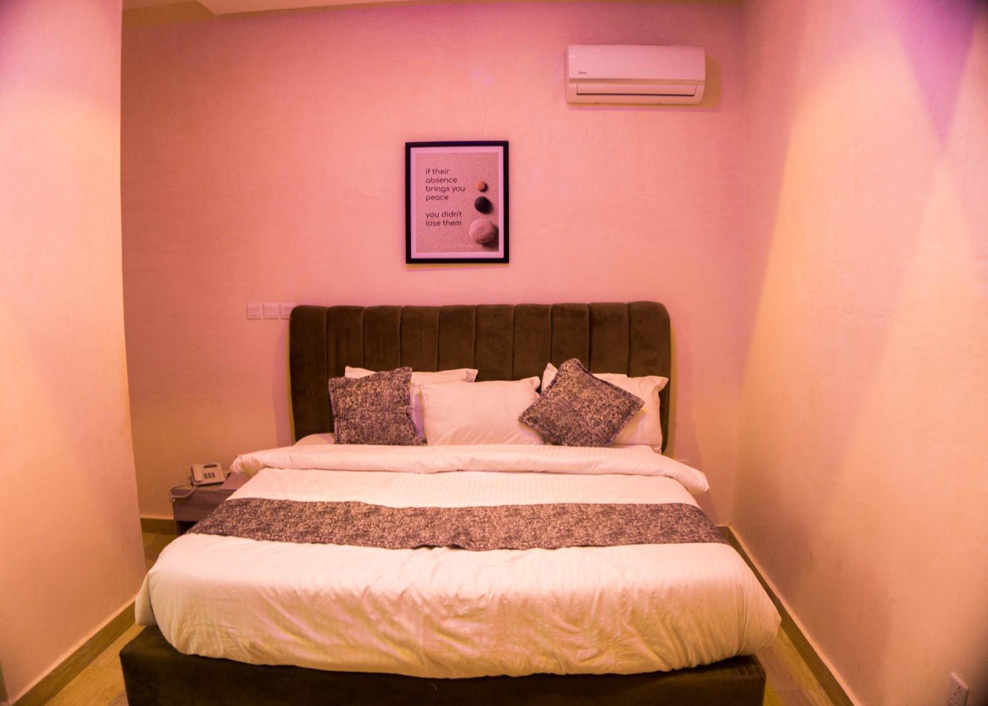 Vibes Suites Kaba Exterior photo