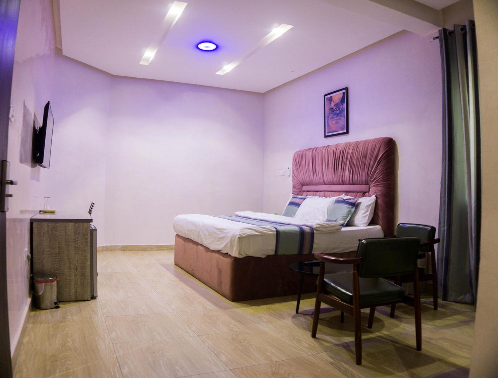 Vibes Suites Kaba Exterior photo