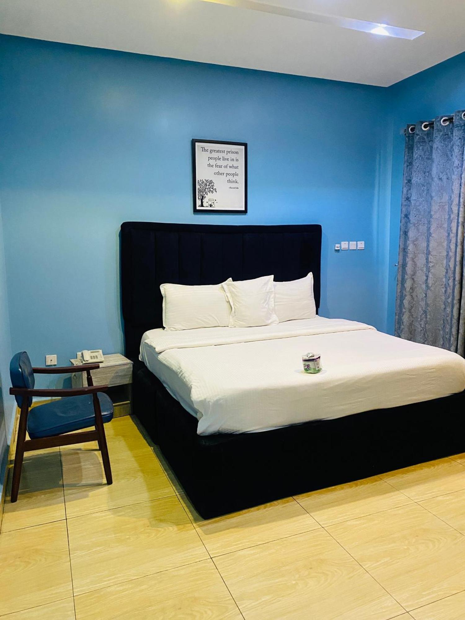Vibes Suites Kaba Exterior photo