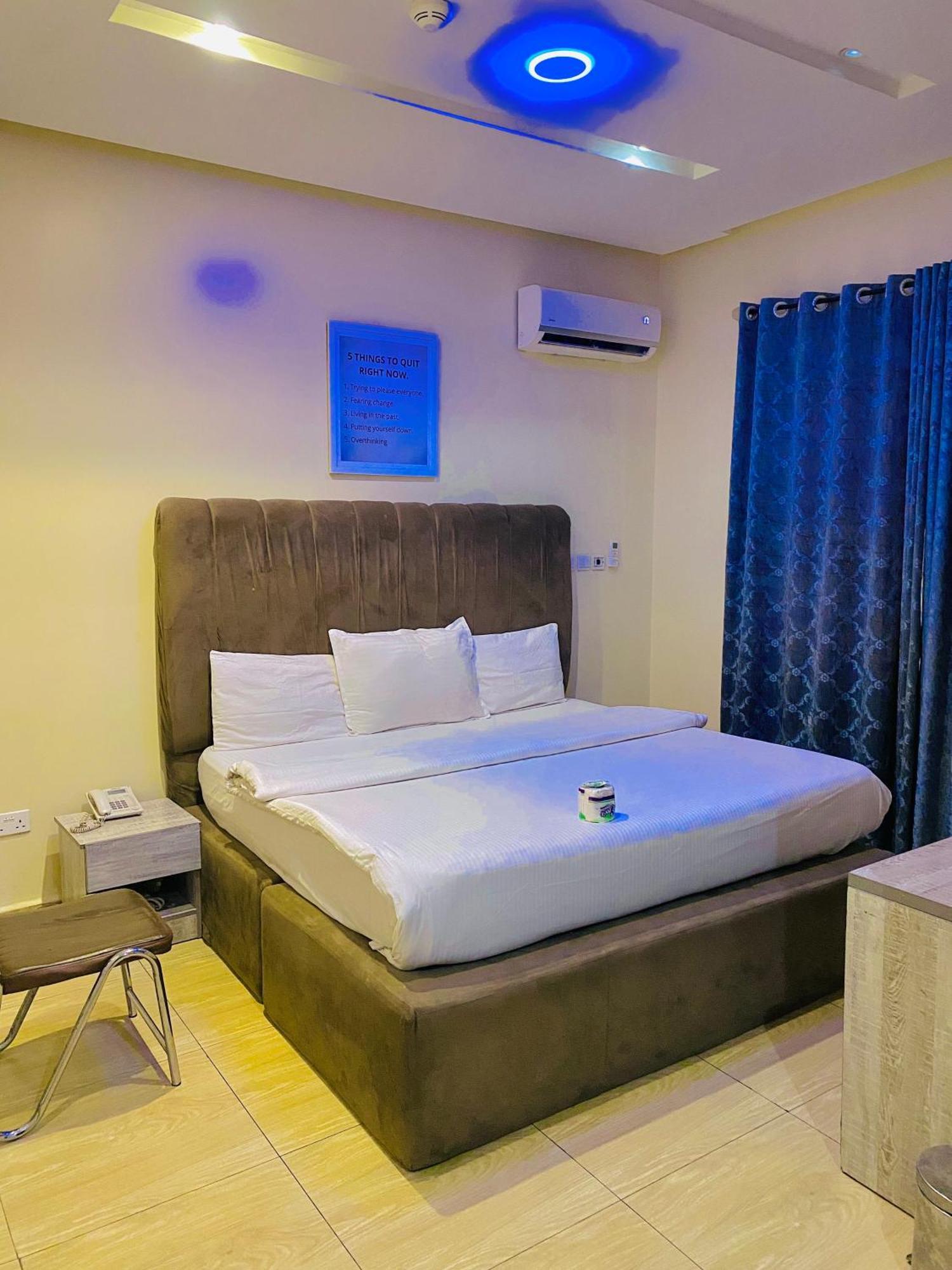 Vibes Suites Kaba Exterior photo